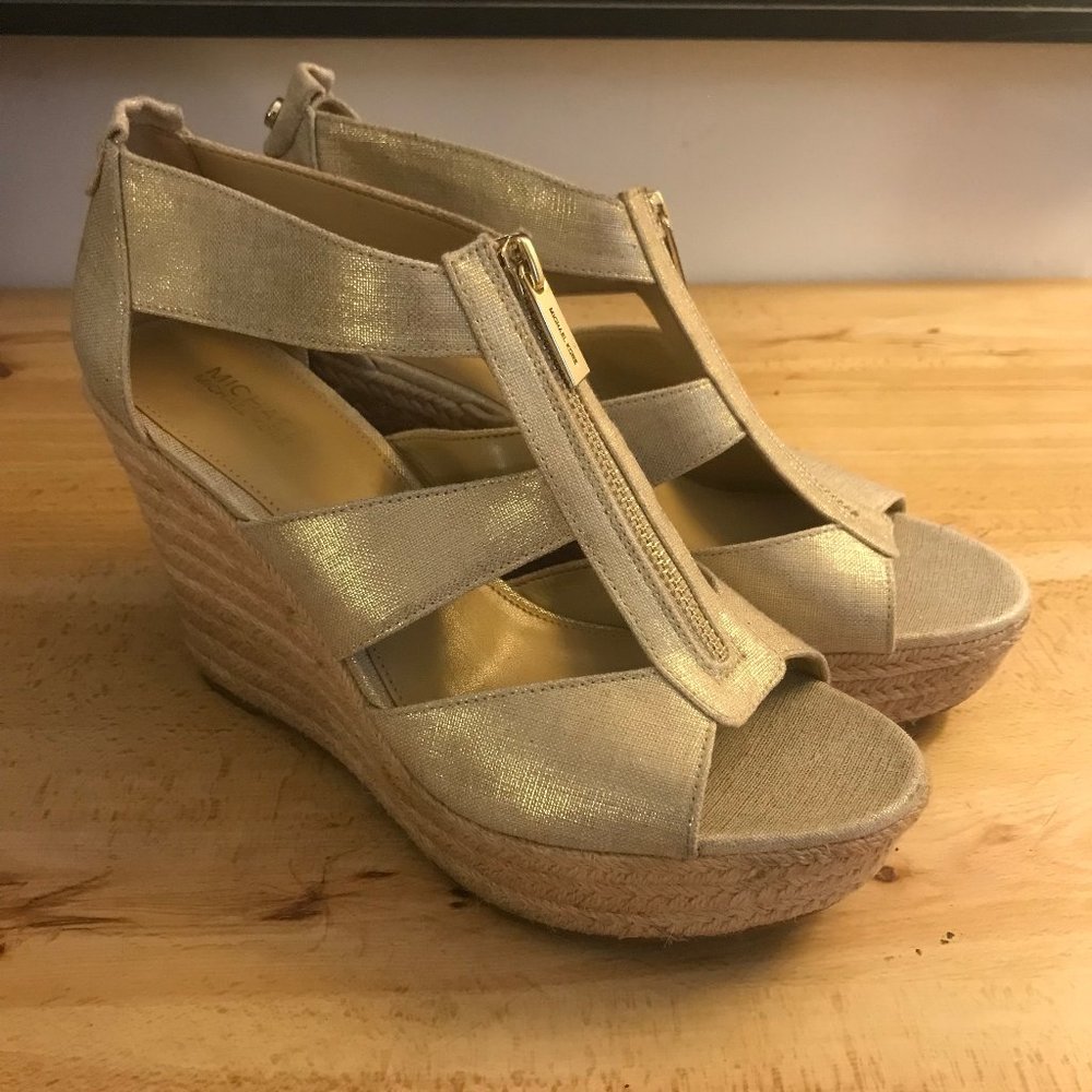 Michael Kors Berkley Zipper Wedge Sandals Size 7.5 Metallic Linen Gold High Heel